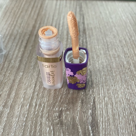 25-H Light-Medium Creaseless Concealer - Picture 4 of 4